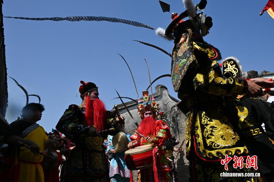广东潮州乡村英歌队展风采 广东潮州乡村英歌队展风采