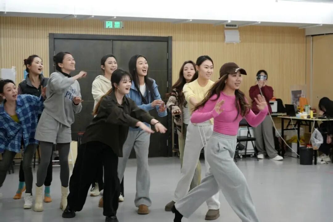 从坪山出发,张国立导演并领衔主演《情歌》深圳站官宣定档