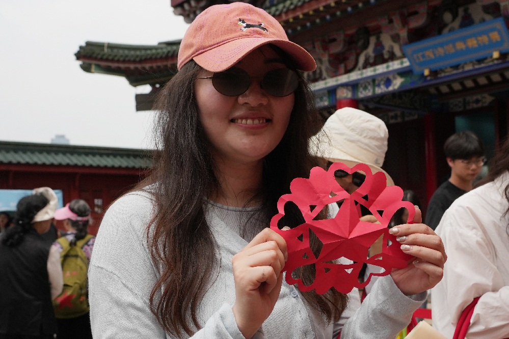 江西南昌：长征精神在指尖与诵读中传承