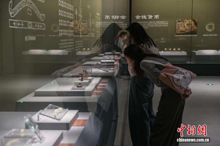 110件/套汉代中山国诸侯王墓出土文物在江西南昌展出