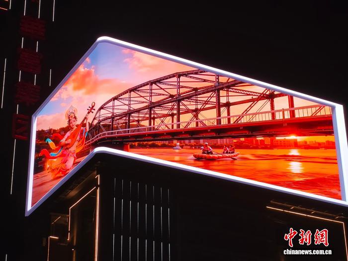 丝路游增科技味表达 裸眼3D飞天引游客“云”赏敦煌
