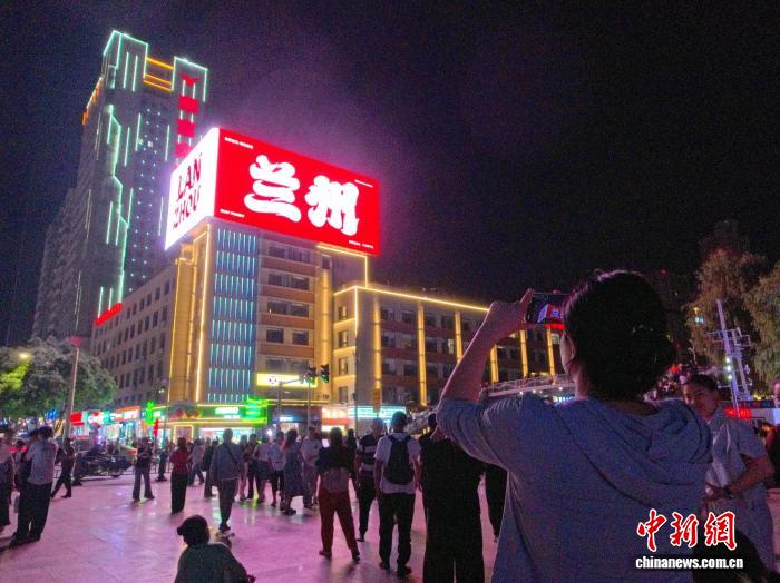 丝路游增科技味表达 裸眼3D飞天引游客“云”赏敦煌