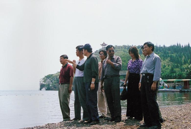 联合国环保艺术大师袁熙坤:小车不倒只管推 联合国环保艺术大师袁熙坤:小车不倒只管推