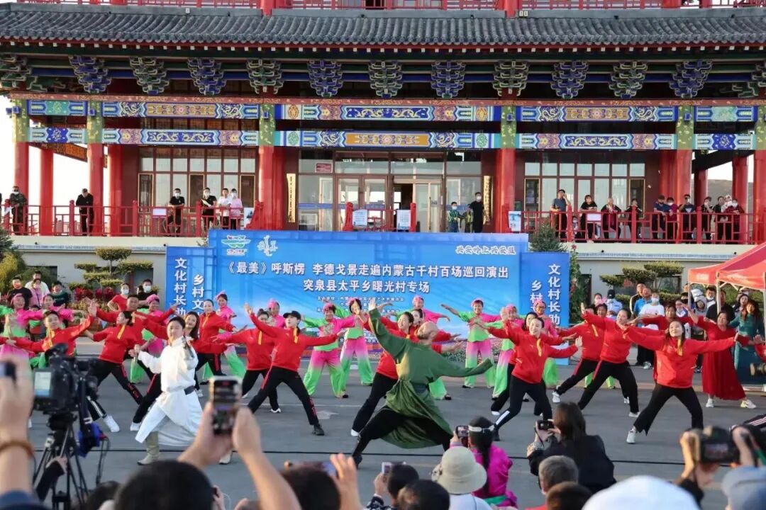 推动基层文化人才当主角、唱大戏
