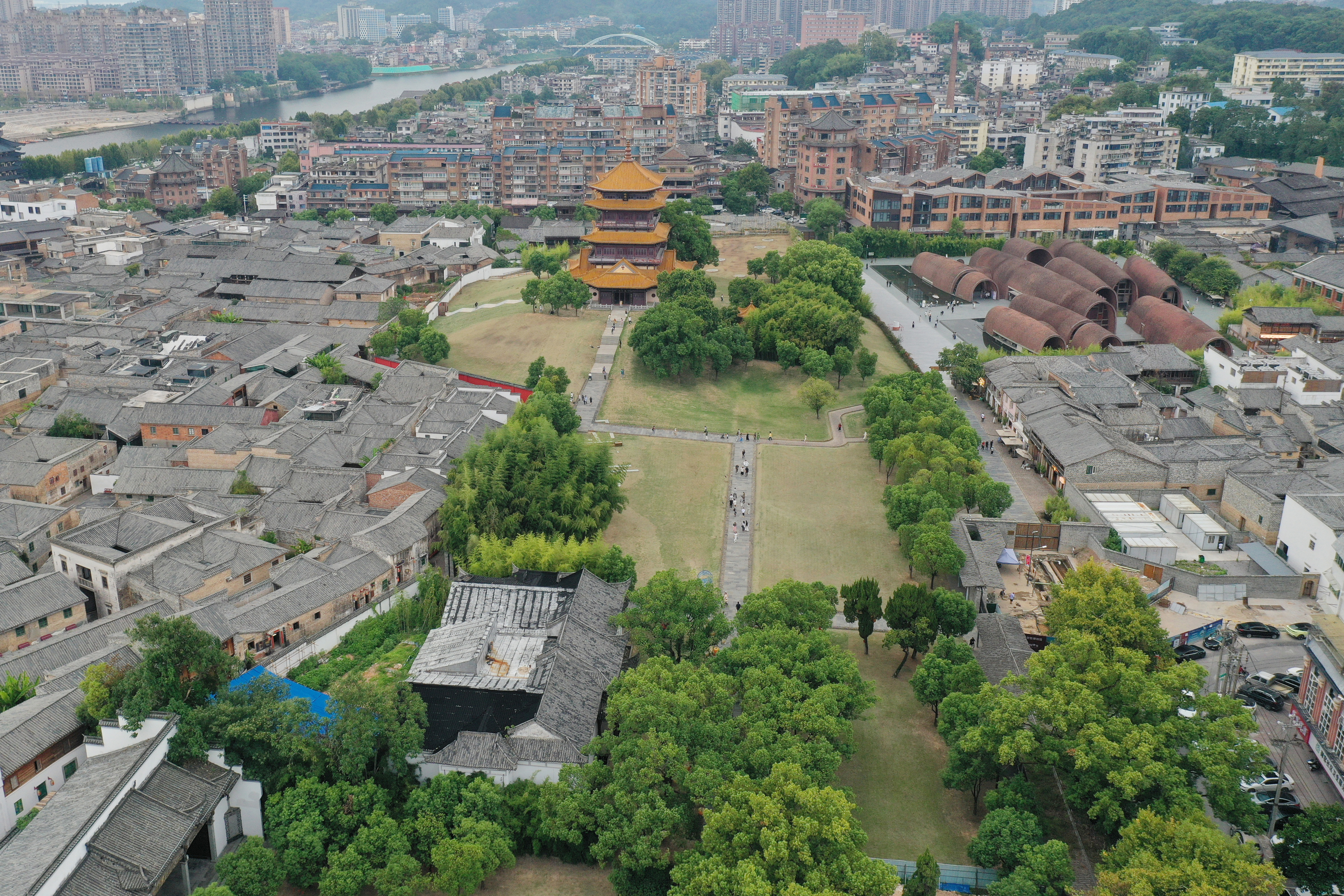 《陶冶图说》古画“动了”，看看清代瓷匠咋上班……