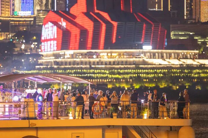 在“火炉”重庆,老外为何直呼“Cool”
