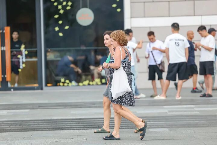 在“火炉”重庆,老外为何直呼“Cool”