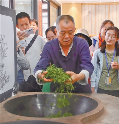 拿着票根寻技艺 沿着光影去旅行(解码·文化市场新观察)