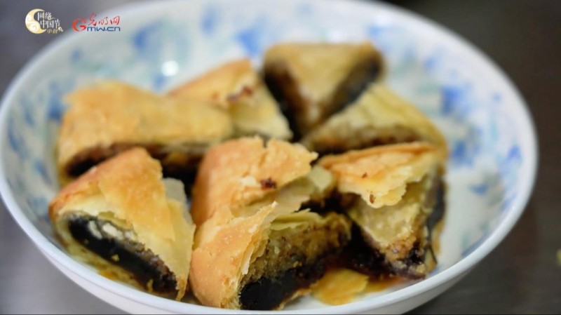 【纪录片《月亮是共同的》第一集：拜月娘】作业本、化妆品……中秋拜月还有这些新花样