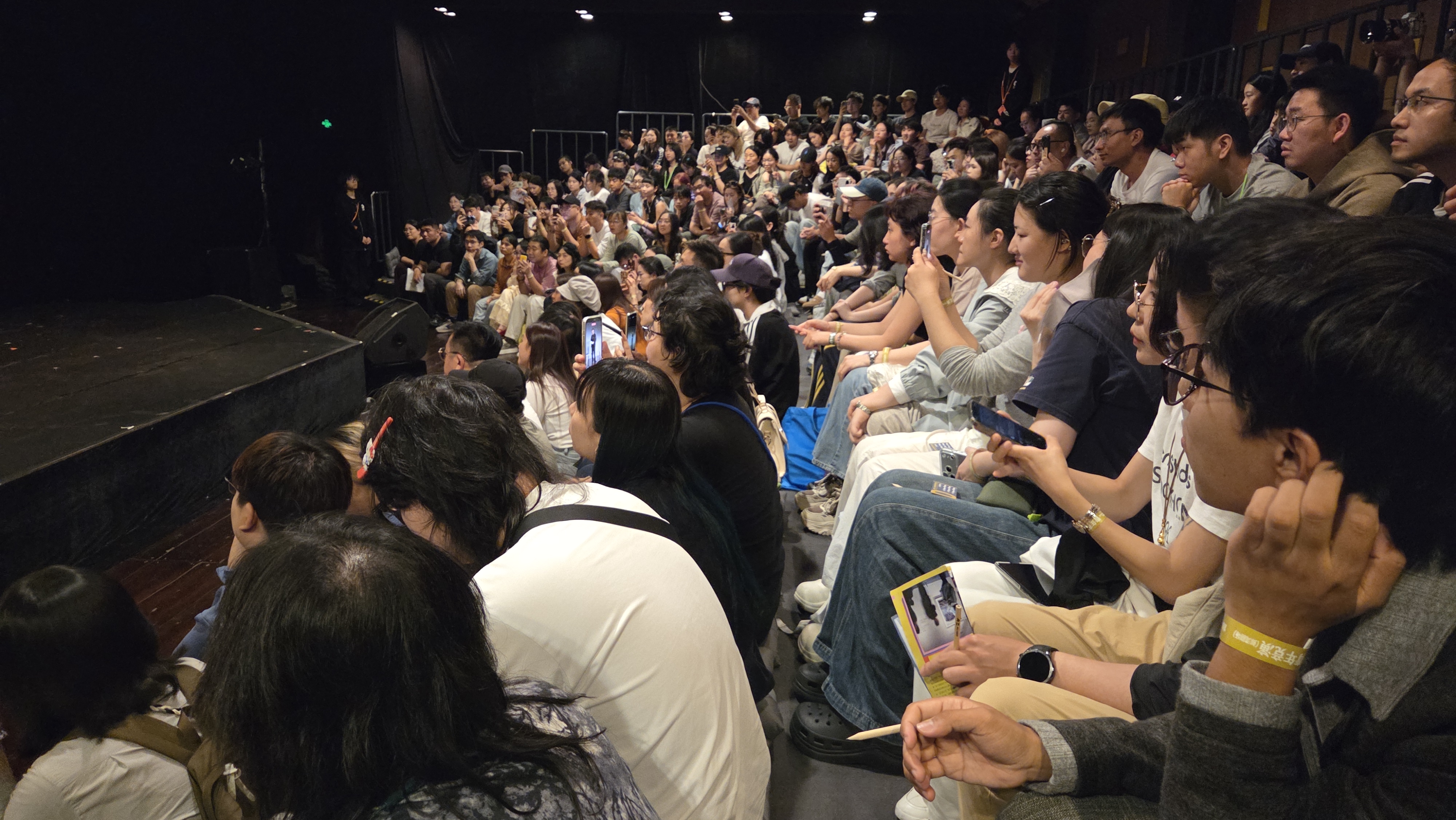 蚌湾剧场的三十分钟：一道命题，十八种回答——第十三届乌镇戏剧节青年竞演看见多元表达
