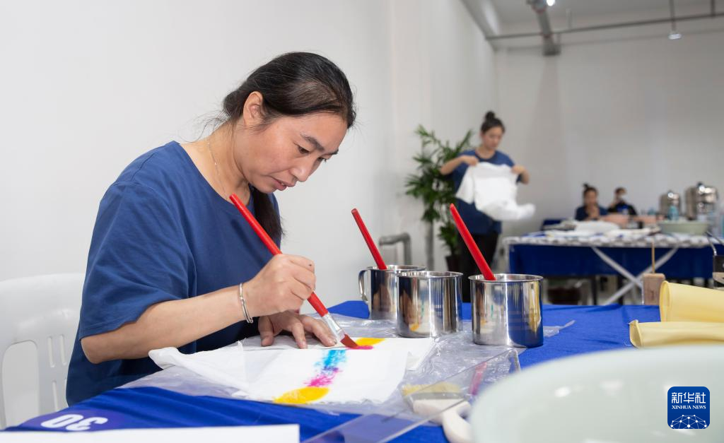 全国纺织非遗扎染职业技能邀请赛在江苏海安举行