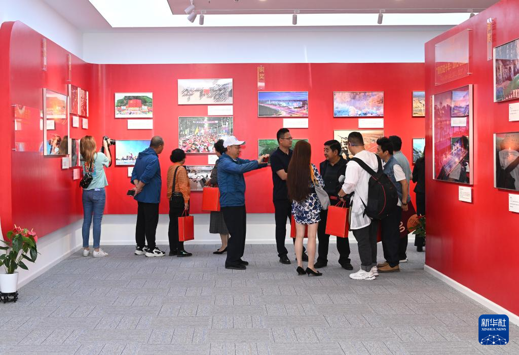 中国图片大赛典藏馆和国史影像基地在京落成