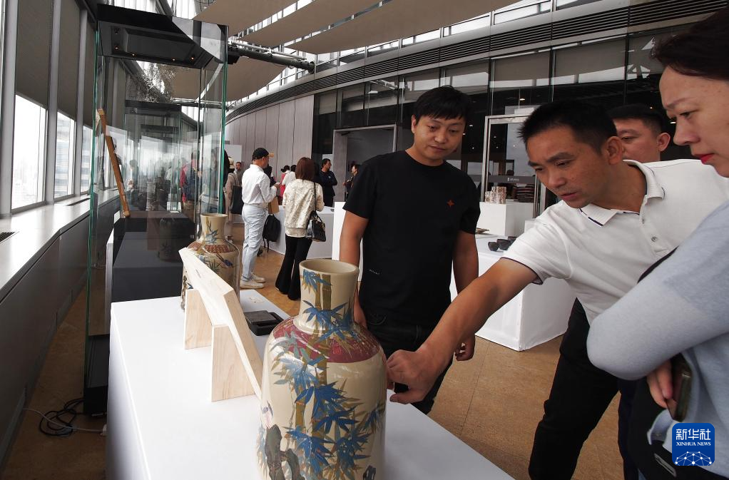 第五届上海-云南建水国际陶瓷柴烧艺术节陶瓷柴烧作品展开幕