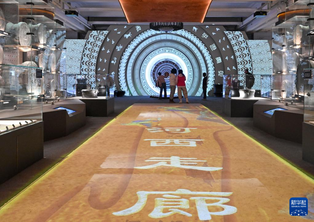 铸牢中华民族共同体意识文物古籍展在京展出