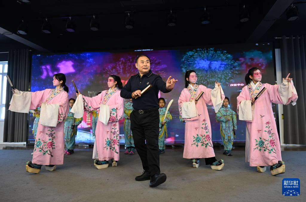戏曲进校园 非遗共传承