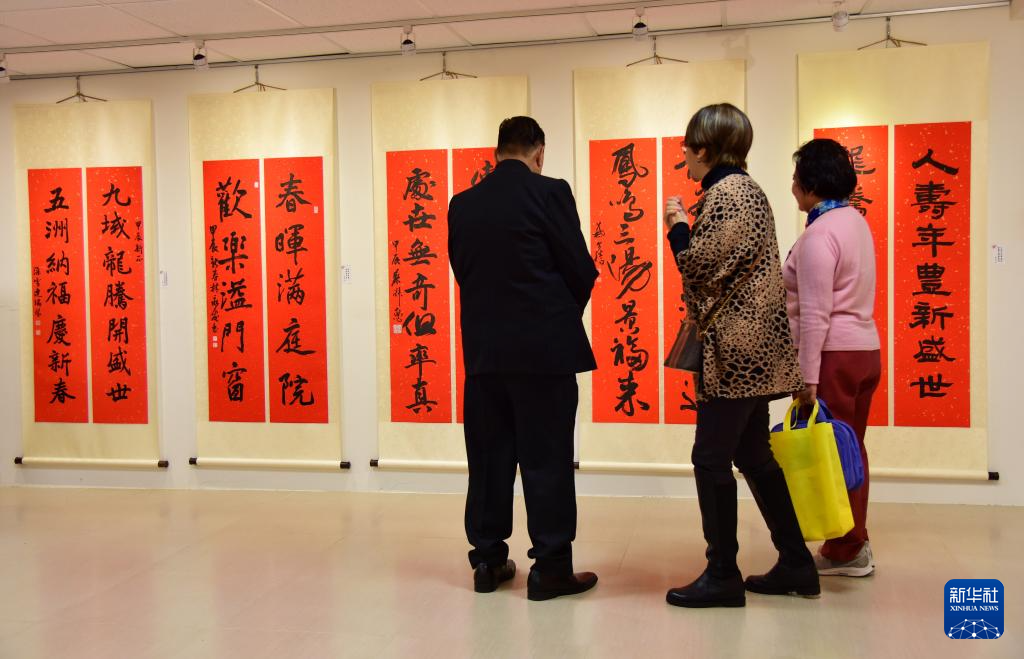 首届两岸艺术家春联展在台北举行