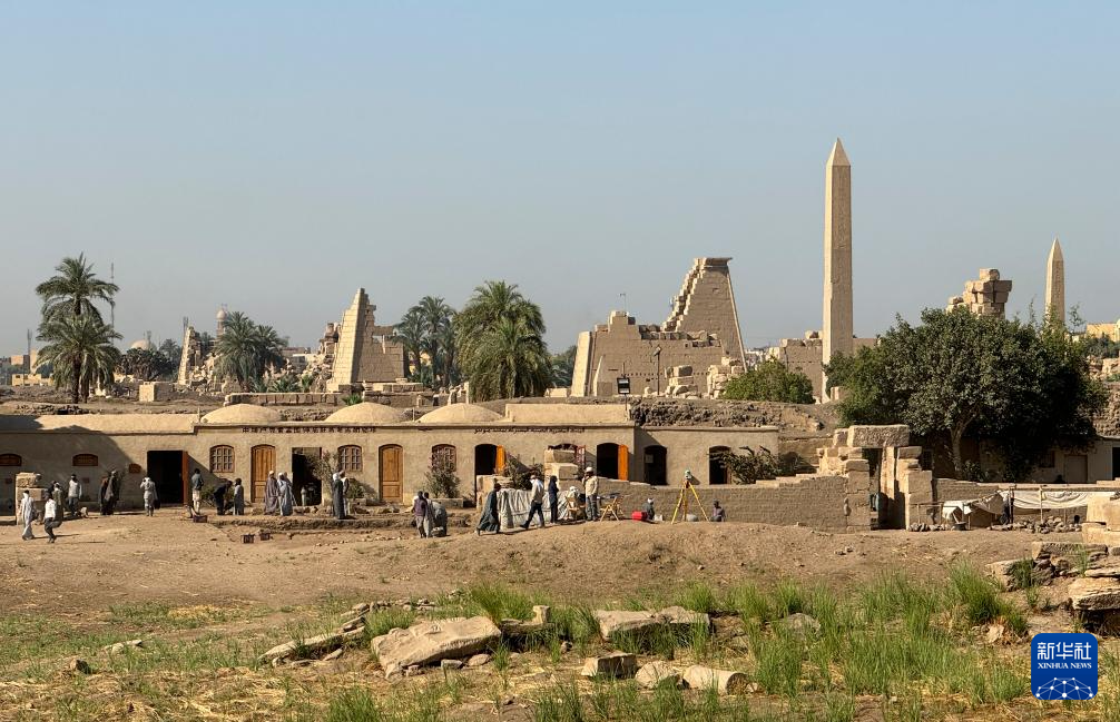 中埃联合考古队揭开埃及古都神庙面纱
