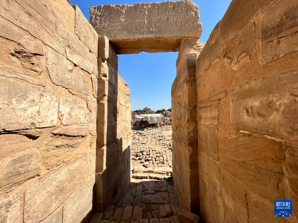 中埃联合考古队揭开埃及古都神庙面纱