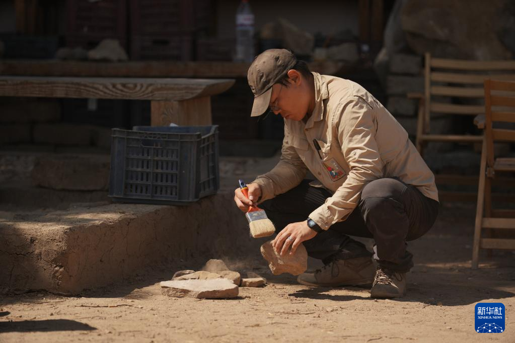 中埃联合考古队揭开埃及古都神庙面纱