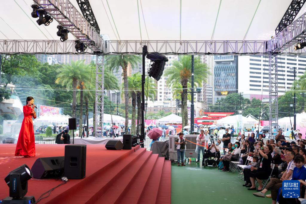 特写:现代生活“邂逅”传统文化——在维园品民俗韵味