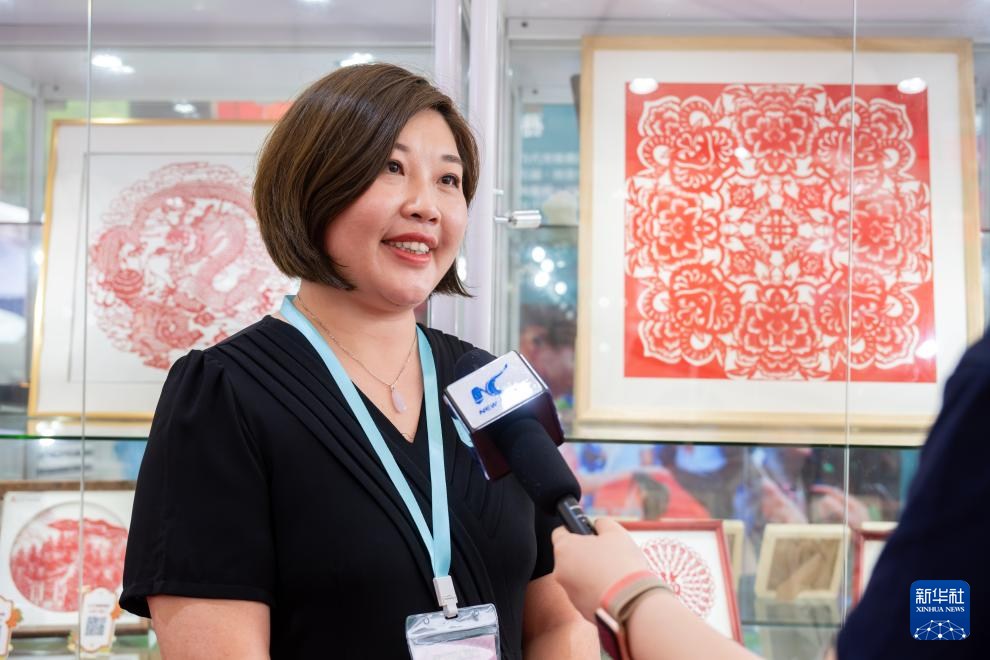 特写:现代生活“邂逅”传统文化——在维园品民俗韵味