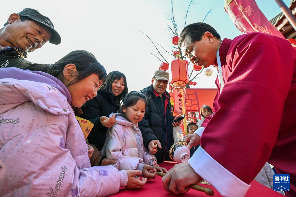 西安：非遗年货受欢迎