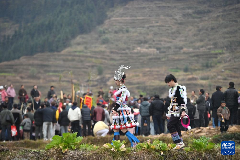 新春走基层丨广西融水：万人同庆百鸟衣芦笙坡会