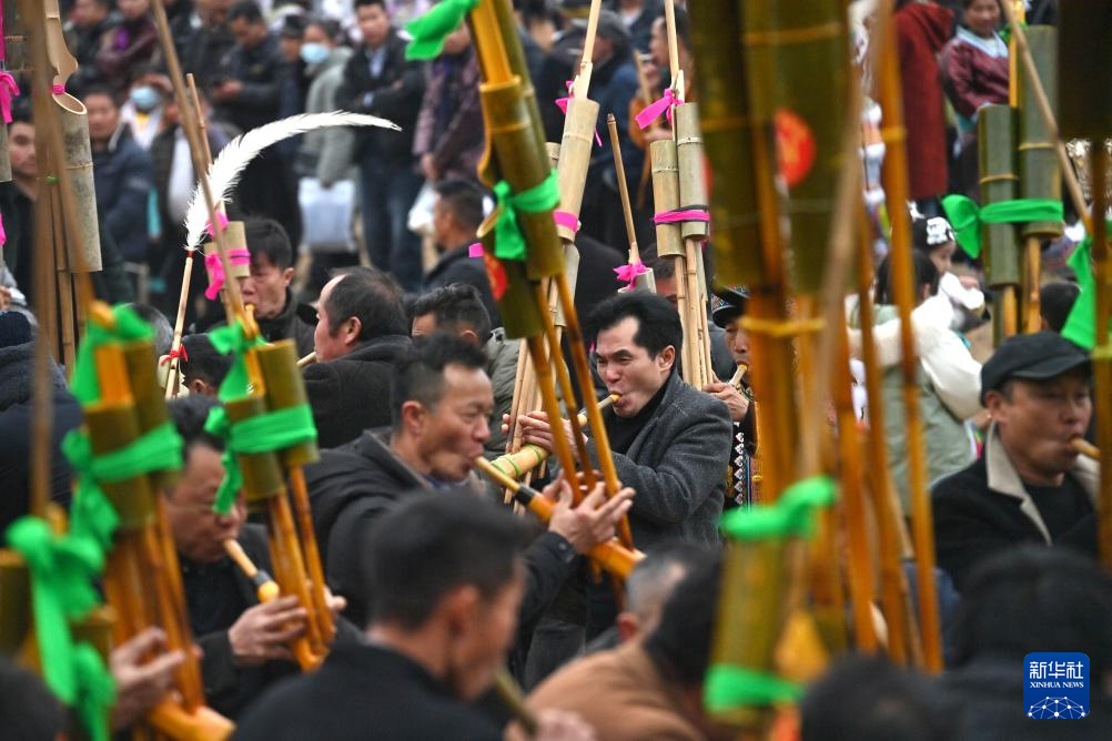 新春走基层丨广西融水：万人同庆百鸟衣芦笙坡会