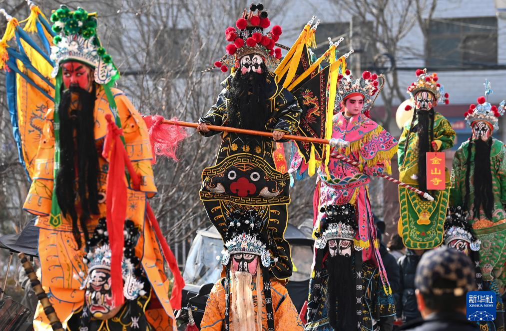 文化中国行·镜头里的非遗年｜黄土地上的新春社火狂欢