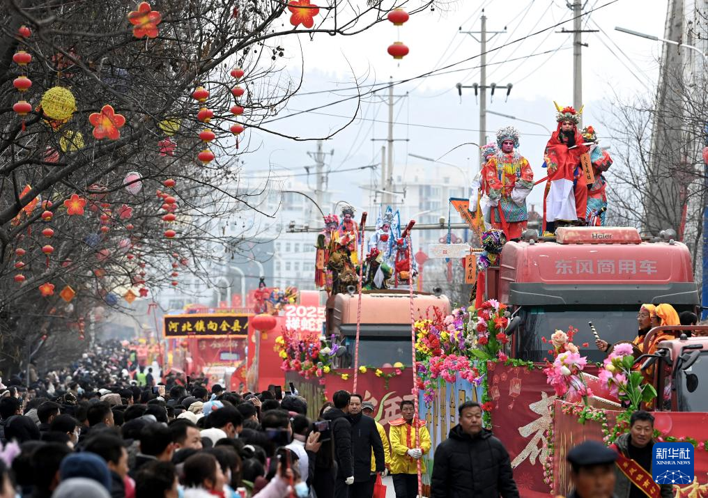 文化中国行·镜头里的非遗年｜黄土地上的新春社火狂欢