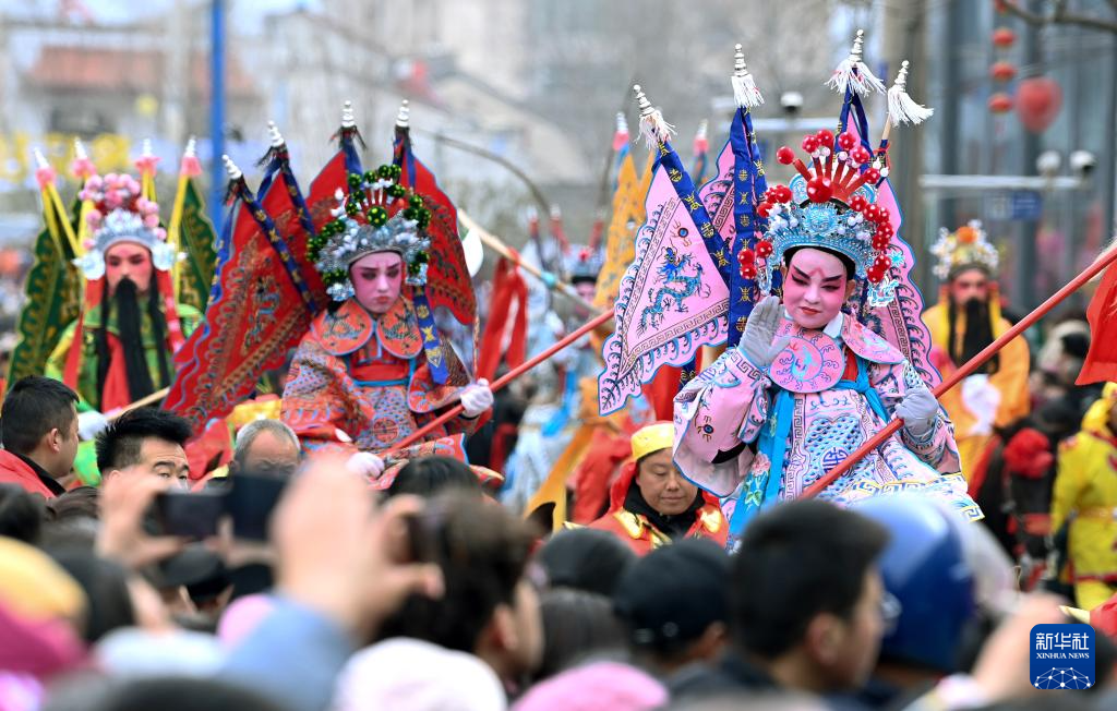 文化中国行·镜头里的非遗年｜黄土地上的新春社火狂欢