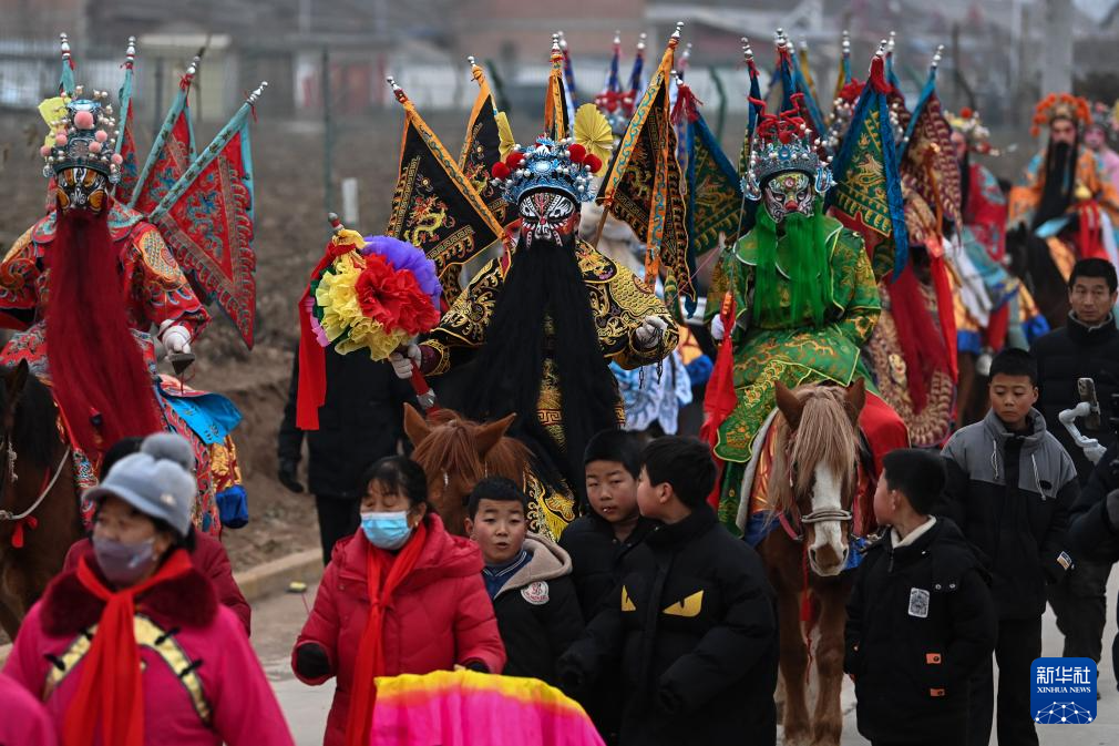 文化中国行·镜头里的非遗年｜黄土地上的新春社火狂欢