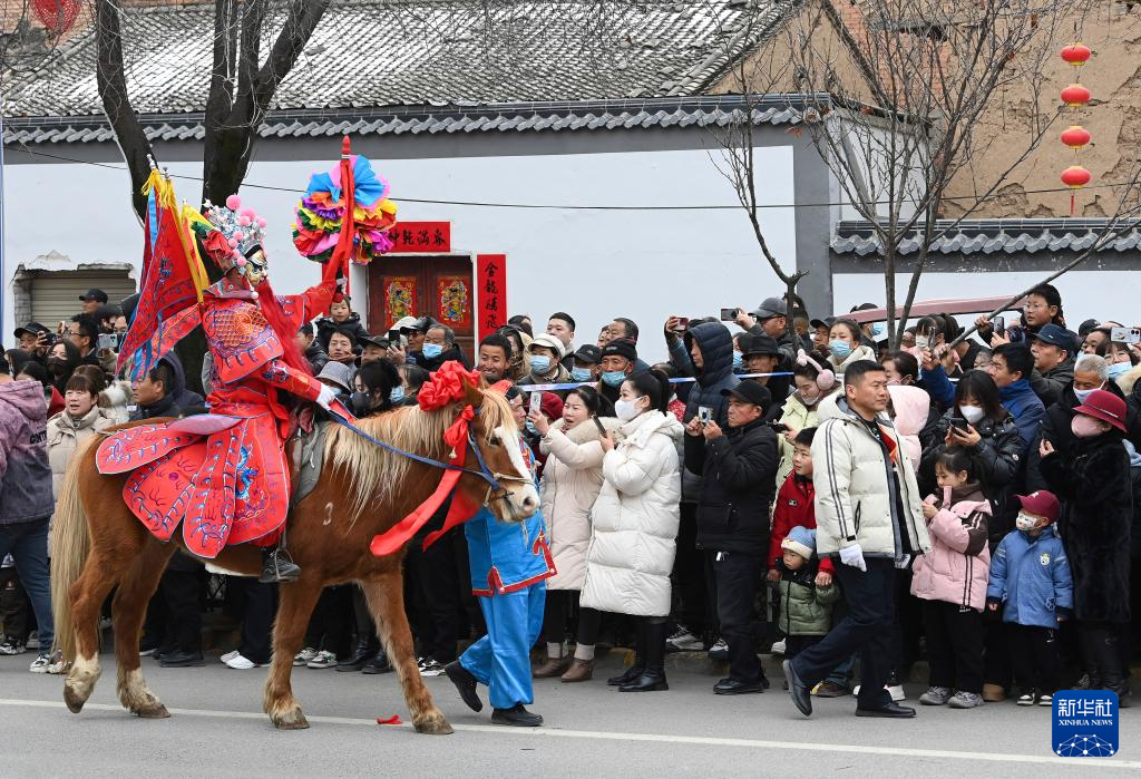 文化中国行·镜头里的非遗年｜黄土地上的新春社火狂欢