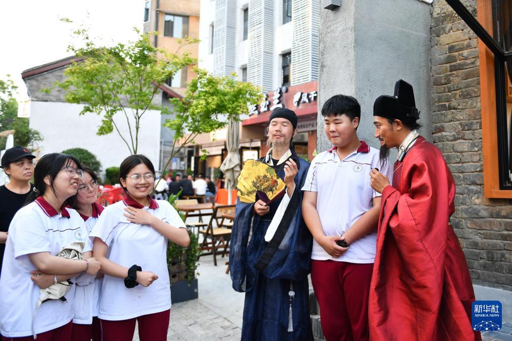 湖南岳阳：老街焕新促进文旅发展