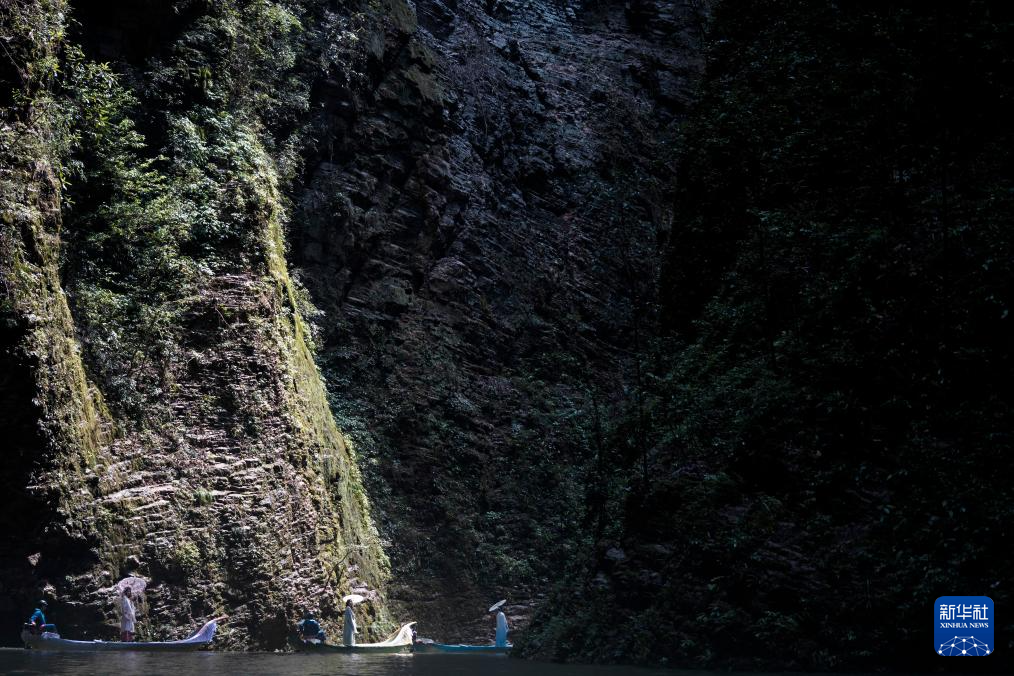 湖北鹤峰：屏山峡谷 秘境寻踪