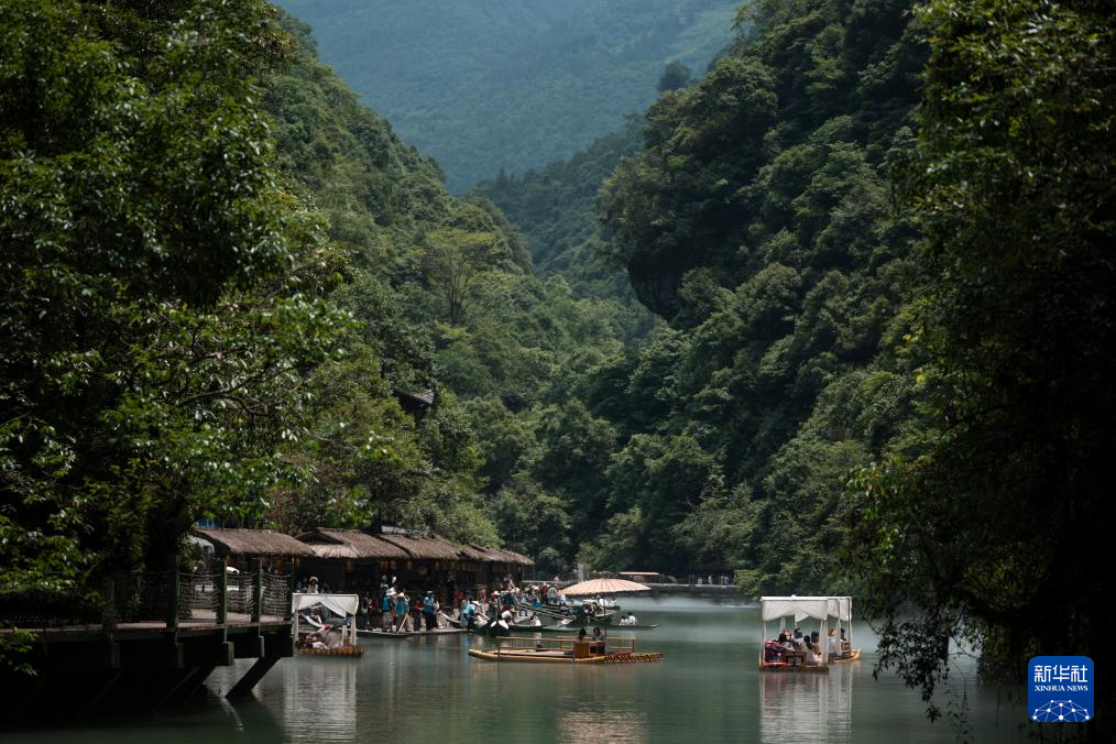 湖北鹤峰：屏山峡谷 秘境寻踪