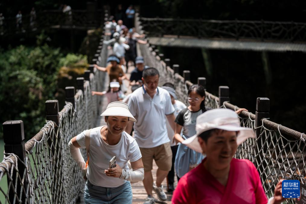 湖北鹤峰：屏山峡谷 秘境寻踪