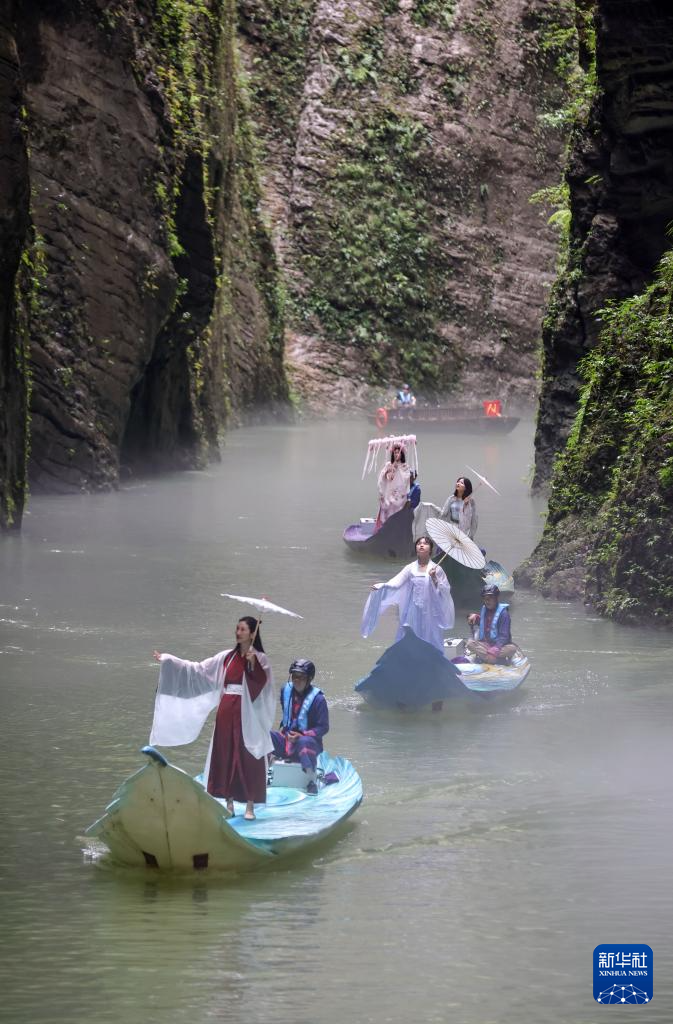 湖北鹤峰：屏山峡谷 秘境寻踪