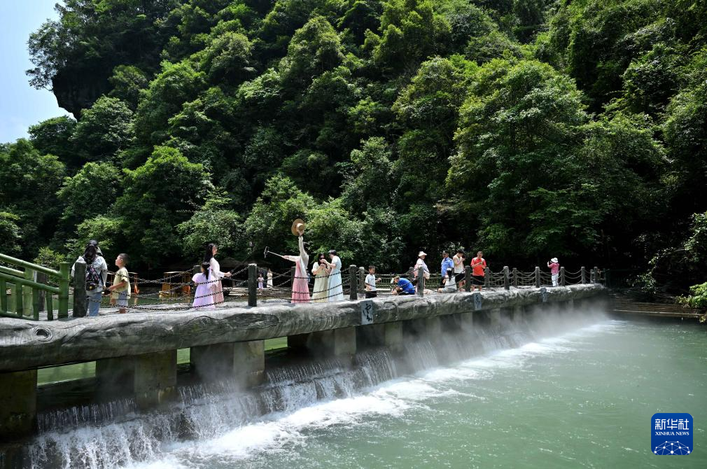 湖北鹤峰：屏山峡谷 秘境寻踪