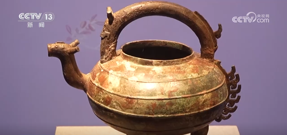 暑日“打卡”博物馆特色展览 “文化消暑”成为假期出游新风尚