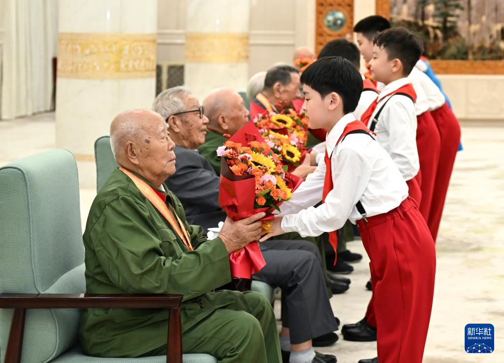纪念抗战胜利80周年丨纪念中国人民抗日战争暨世界反法西斯战争胜利80周年文艺晚会在京举行
