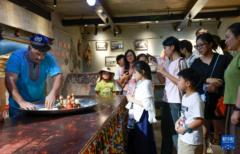 砥砺奋进七十载 天山南北谱华章丨老城馕香飘四海 古老技艺焕新生