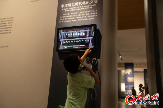 组图｜这家博物馆，用3D Mapping把古墓壁画“请出来”