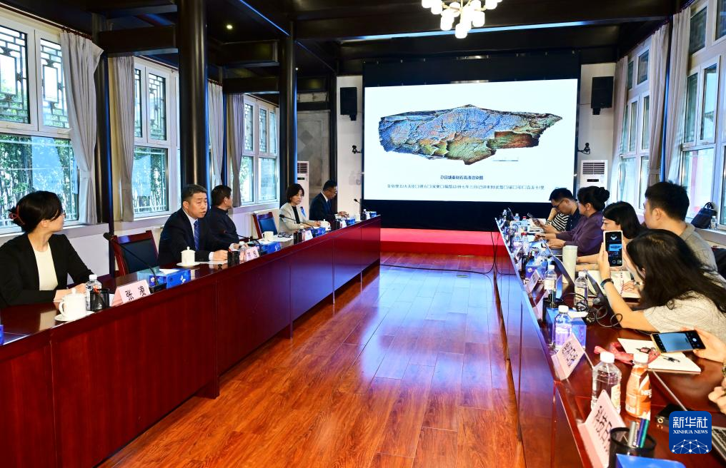 新华全媒+丨青海发现秦代石刻 定名“尕日塘秦刻石”