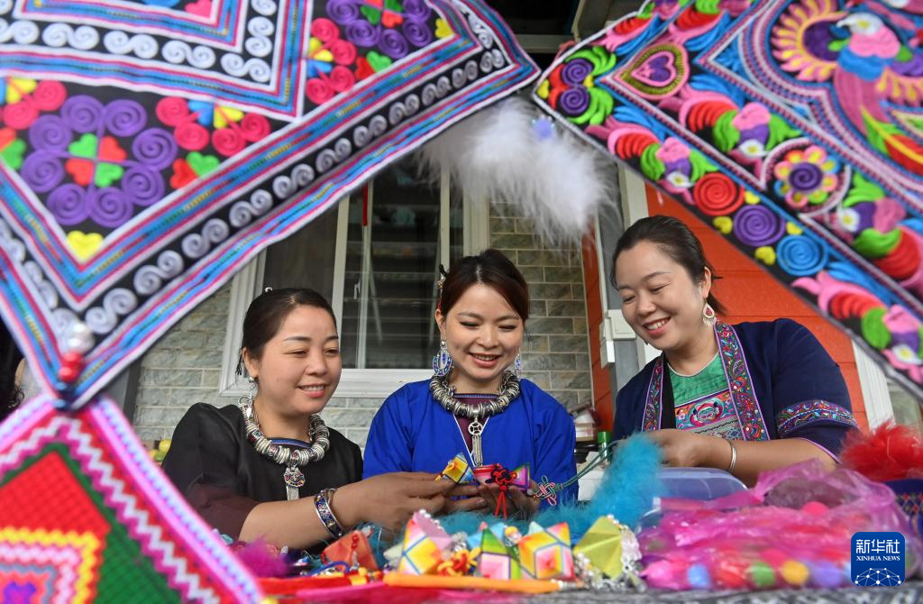 广西三江：绽放指尖的侗族吉祥花