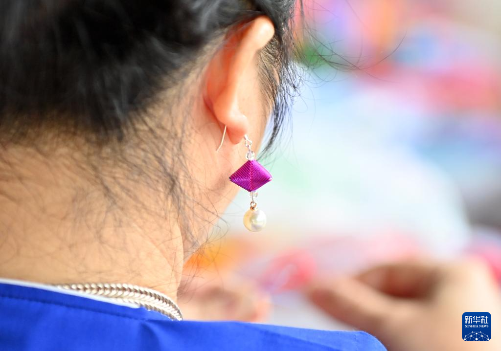 广西三江：绽放指尖的侗族吉祥花