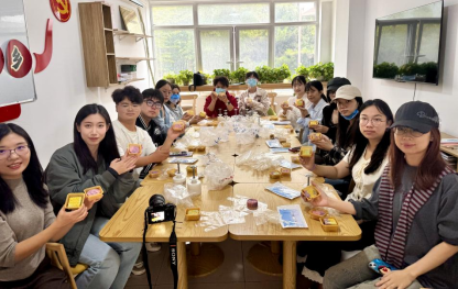 【网络中国节】中秋遇校庆，首都师大良乡校区留校学生这样庆祝