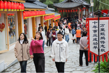 【网络中国节】河南洛阳：古村月圆时，状元巡游振兴路