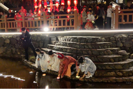 【网络中国节】河南洛阳：古村月圆时，状元巡游振兴路