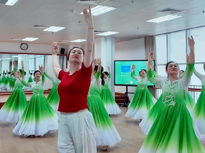 银发课堂里的“第二人生” 银发课堂里的“第二人生”